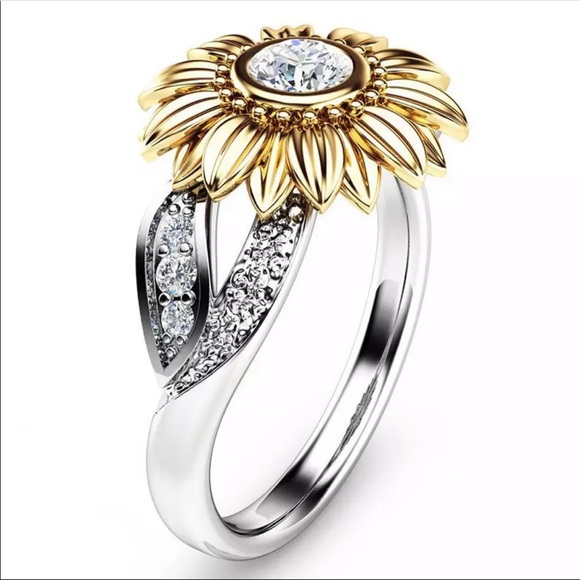 Jewelry - NWT CZ Stone Fashion Gold Silver Sunflower Ring